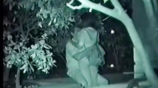 فرشته یک بیکینی را در سکسخارجی خفن استخر برمی دارد