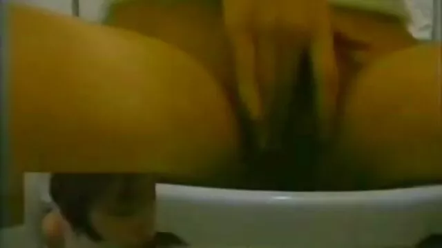 آیدانا در الاغ لعنتی است ، صابون در کاندوم شفاف به مقعد وارد می شود و کوفته سکس باحال خفن ها را با دست ضخیم می کنند